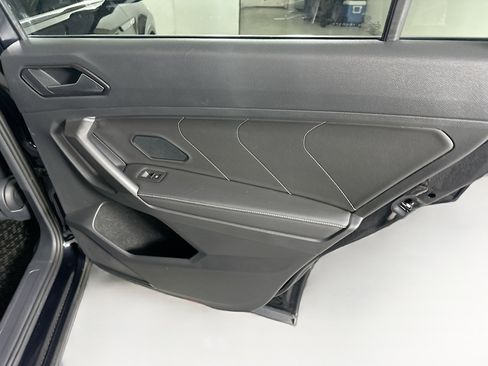 Used 2022 Volkswagen Tiguan SE image 28