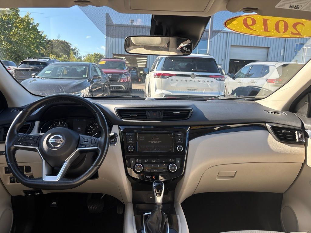 Used 2019 Nissan Rogue Sport SV w/ All-Weather Package AWD/4WD image 14