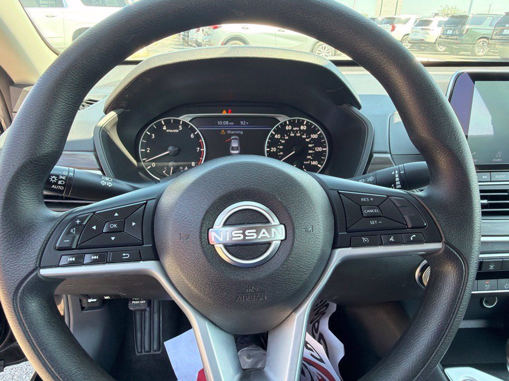 Used 2025 Nissan Altima 2.5 SV FWD image 21