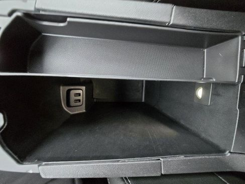 Used 2024 GMC Terrain SLT image 27