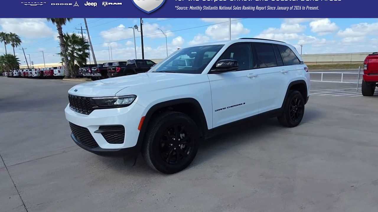 Used 2024 Jeep Grand Cherokee Laredo RWD image 4