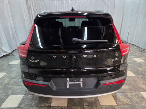 Used 2023 Volvo XC40 B5 Core AWD/4WD image 4