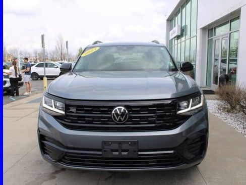 Used 2023 Volkswagen Atlas SEL R-Line image 2