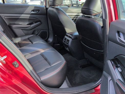 Used 2024 Nissan Altima 2.0 SR image 21