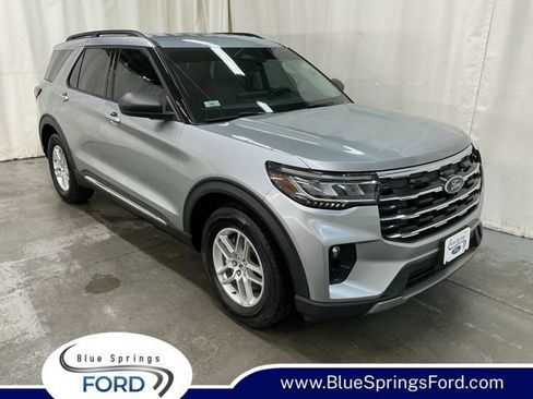 Used 2025 Ford Explorer Active w/ Active Comfort Package image 1