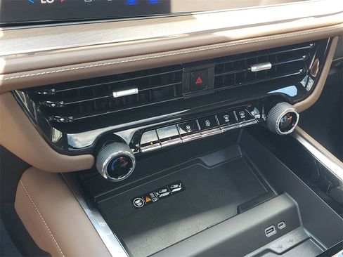 New 2025 Chevrolet Suburban High Country w/ Sun And Tow Package image 25