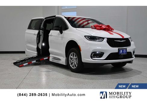 New 2024 Chrysler Pacifica Touring FWD image 1