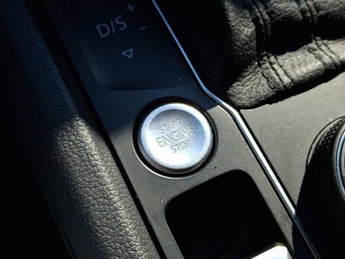 Certified 2020 Volkswagen Atlas Cross Sport SE w/ Panoramic Sunroof Package image 22