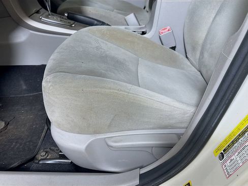 Used 2013 Toyota Corolla LE FWD image 15