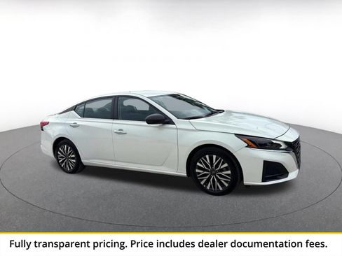 Used 2025 Nissan Altima 2.5 SV FWD image 1