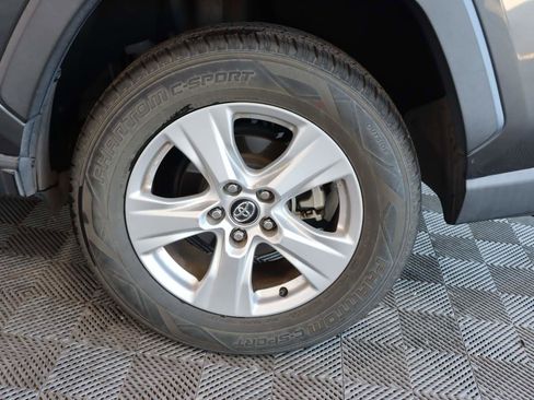 Used 2020 Toyota RAV4 XLE FWD image 16