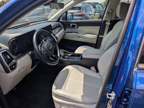 Used 2022 Kia Sorento S w/ Panoramic Sunroof Package FWD image 13