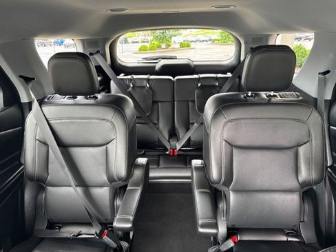 Used 2022 Ford Explorer Limited image 6