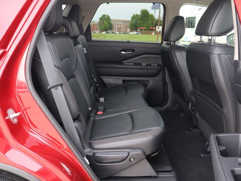 Used 2023 Nissan Pathfinder SL AWD/4WD image 14