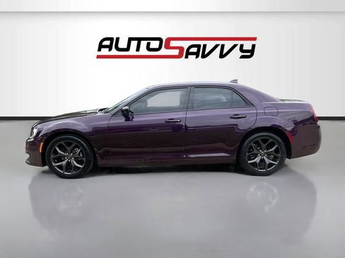 Used 2020 Chrysler 300 Touring w/ Sport Appearance Package RWD image 4