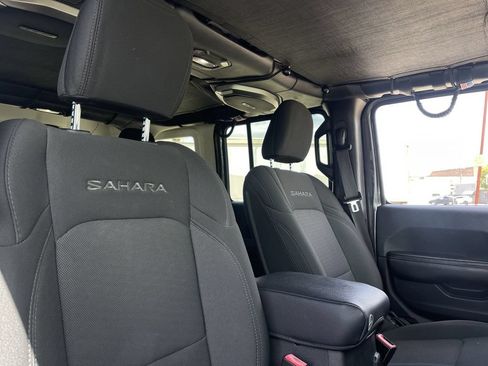 Used 2018 Jeep Wrangler Unlimited Sahara AWD/4WD image 26