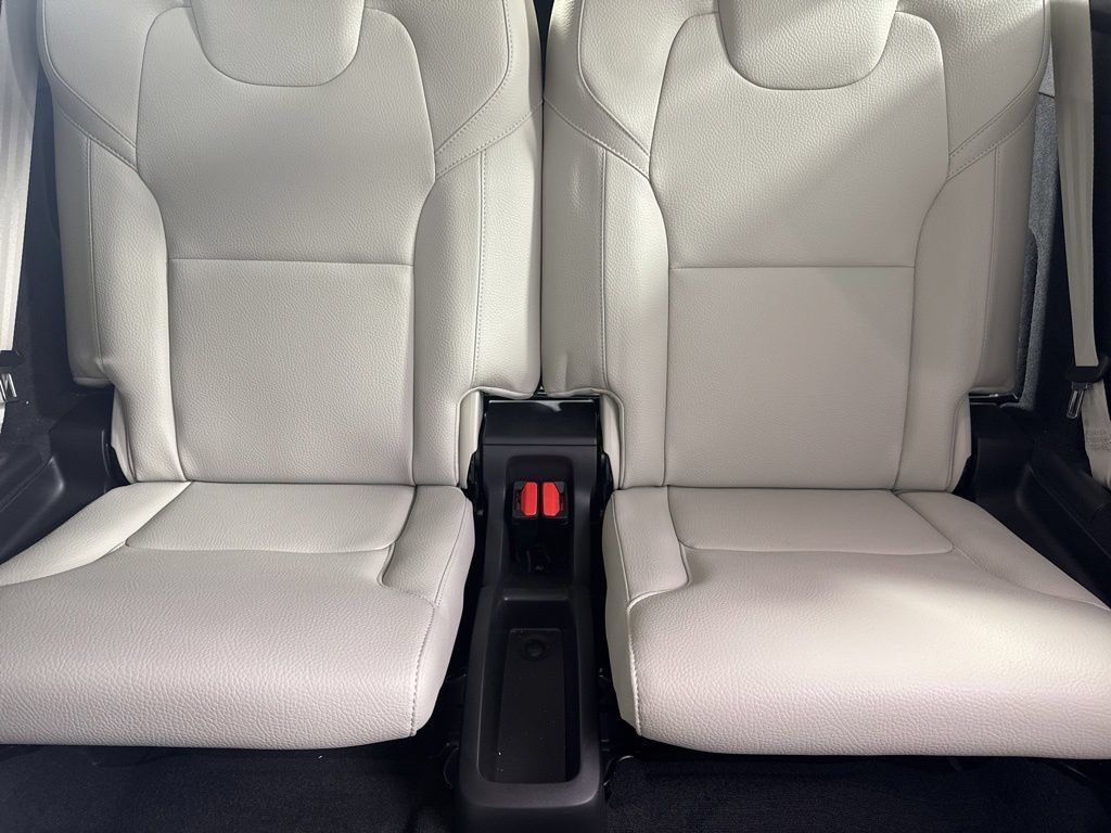 Used 2024 Volvo XC90 B6 Plus w/ Protection Package AWD/4WD image 16