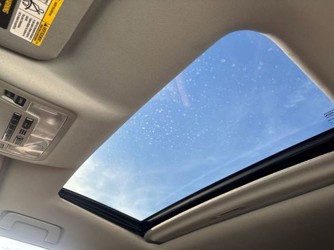 Used 2019 Toyota Highlander Limited image 12