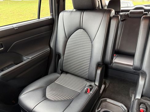 Used 2024 Toyota Highlander XSE FWD image 41