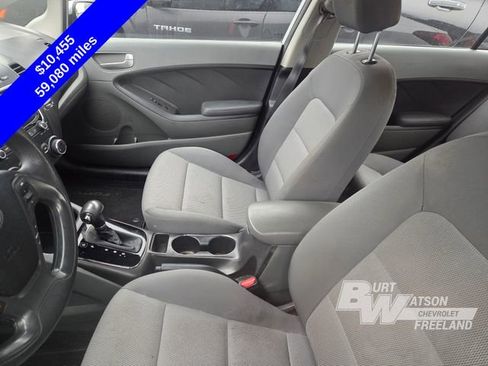 Used 2017 Kia Forte LX image 9