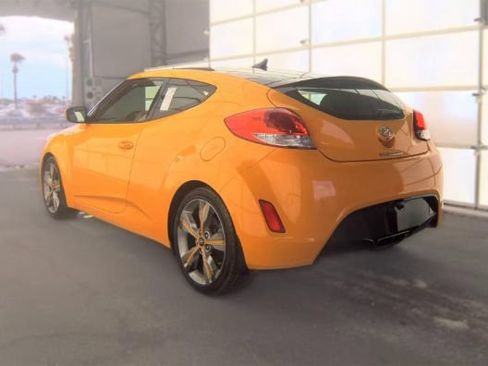 Used 2017 Hyundai Veloster Value Edition FWD image 2