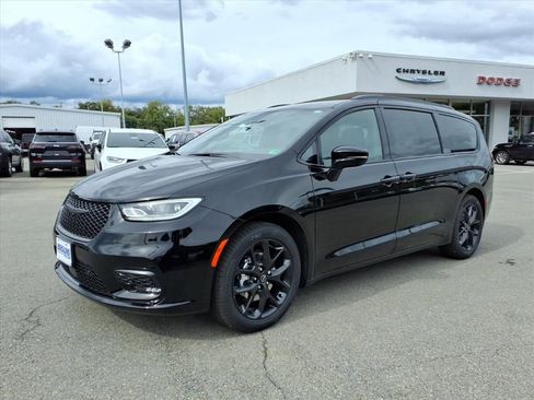 New 2026 Chrysler Pacifica Select image 8