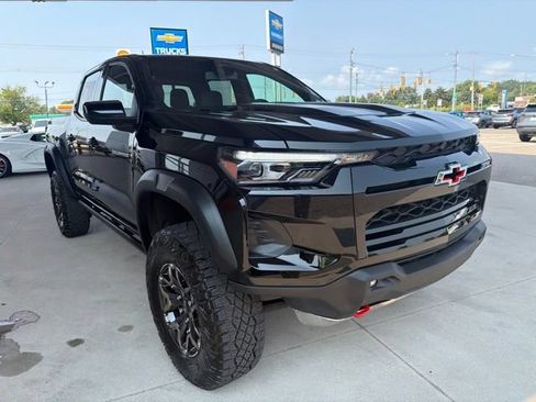 Used 2025 Chevrolet Colorado ZR2 AWD/4WD image 3