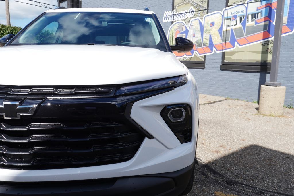 New 2026 Chevrolet TrailBlazer LT w/ Midnight Edition AWD/4WD image 3