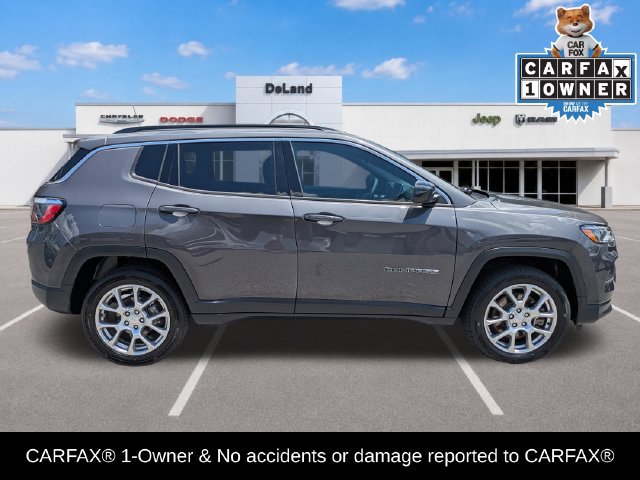 Used 2024 Jeep Compass Latitude AWD/4WD image 3