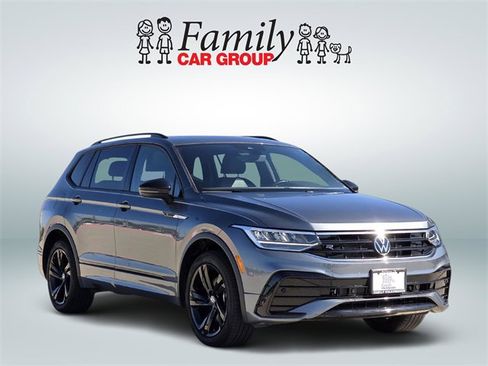 Used 2024 Volkswagen Tiguan SE R-Line image 4