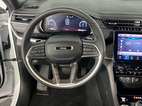 Used 2024 Jeep Grand Cherokee L Limited image 13