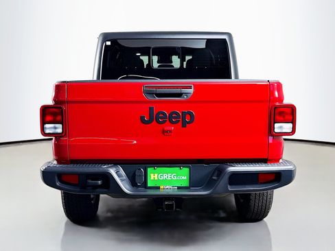 Used 2024 Jeep Gladiator Sport AWD/4WD image 8