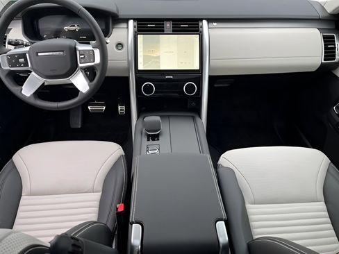 Certified 2025 Land Rover Discovery Dynamic SE image 14