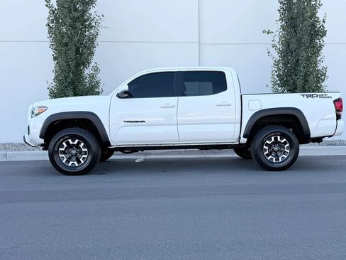 Used 2019 Toyota Tacoma TRD Off-Road w/ TRD Premium Off Road Package RWD image 3