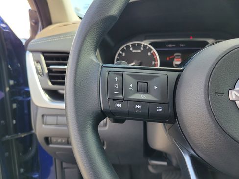 Used 2023 Nissan Rogue SV image 22