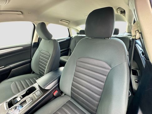 Used 2019 Ford Fusion SE FWD image 13