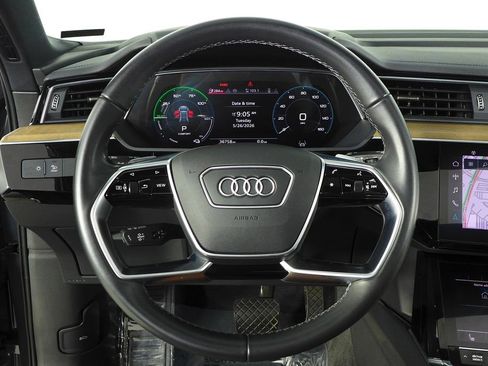 Used 2024 Audi Q8 e-tron Premium AWD/4WD image 27