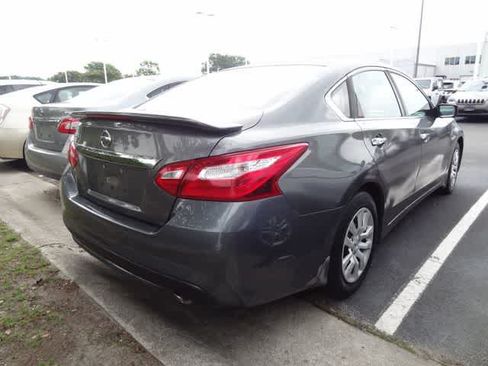 Used 2017 Nissan Altima 2.5 S w/ Power Driver Seat Package FWD image 5