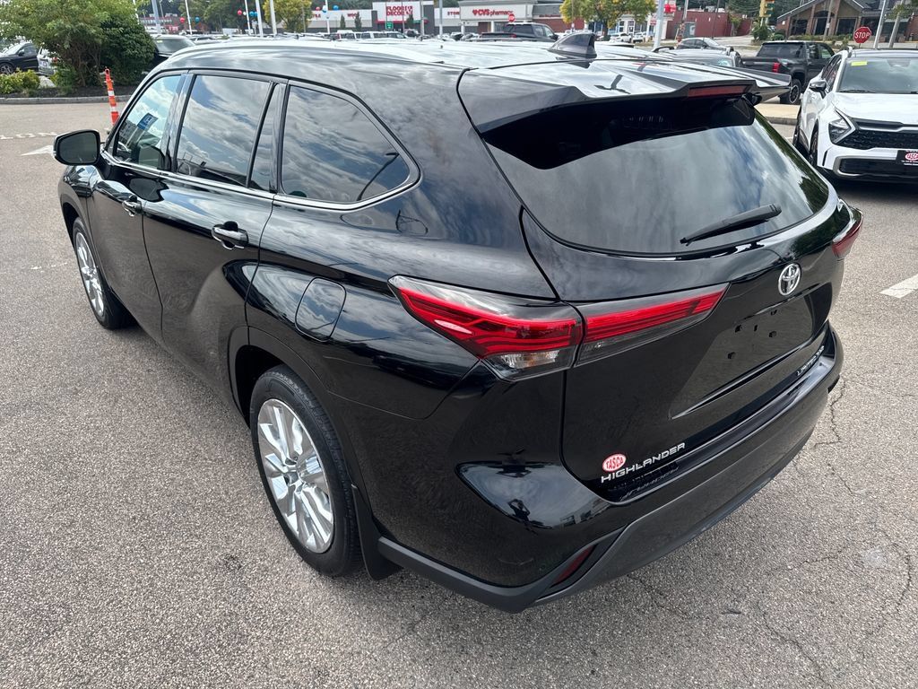 Used 2023 Toyota Highlander Limited AWD/4WD image 5