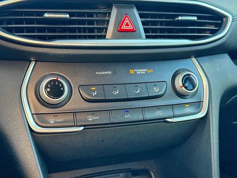 Used 2019 Hyundai Santa Fe SE image 11
