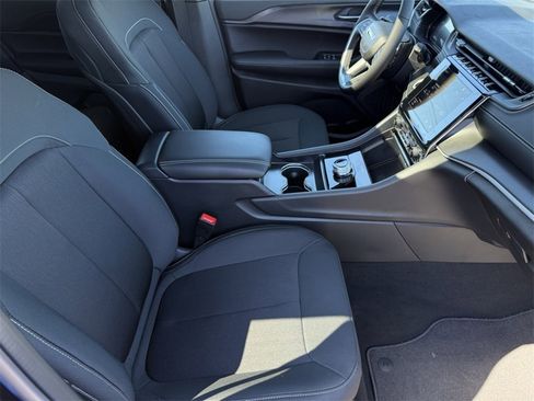 New 2025 Jeep Grand Cherokee Laredo w/ Luxury Tech Group I image 41