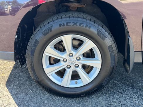 Used 2011 Toyota Highlander SE w/ Tow Pkg AWD/4WD image 9