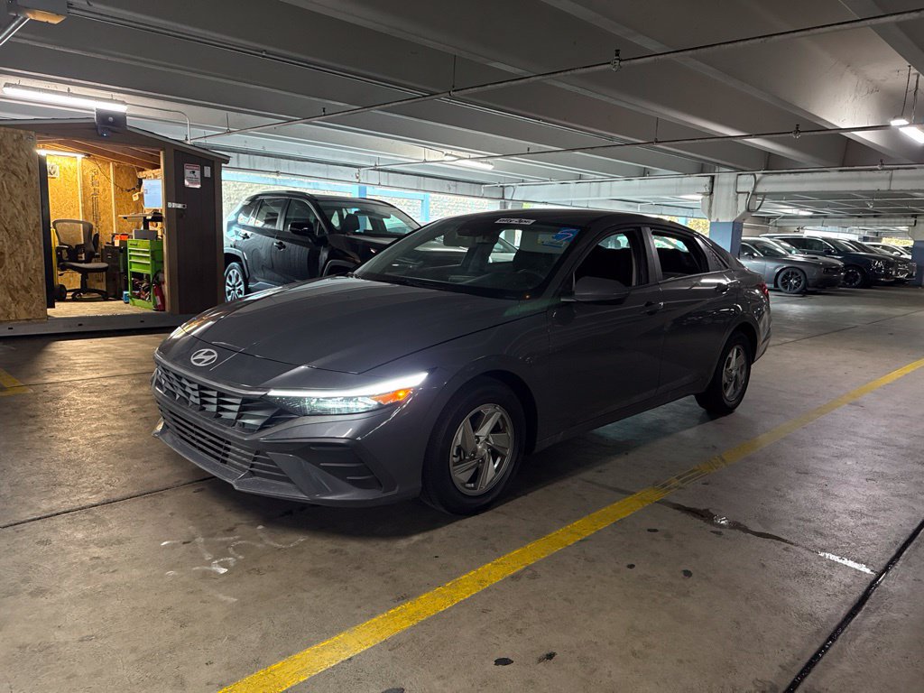 Used 2026 Hyundai Elantra SE FWD image 1