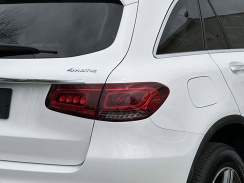 Used 2020 Mercedes-Benz GLC 300 4MATIC w/ Multimedia Package image 11