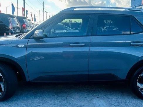 Used 2022 Hyundai Venue SEL w/ Cargo Package FWD image 2