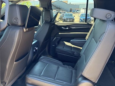 Used 2023 GMC Yukon XL Denali w/ Denali Reserve Package AWD/4WD image 27