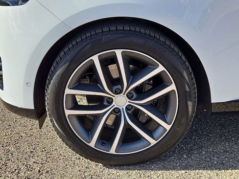 Used 2025 Land Rover Range Rover SE image 11