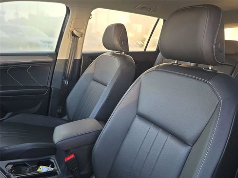 Used 2024 Volkswagen Tiguan SE image 15