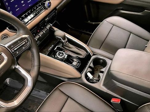 Used 2025 GMC Canyon Denali image 13