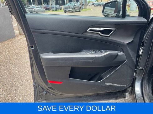 Used 2025 Kia Sportage LX FWD image 12